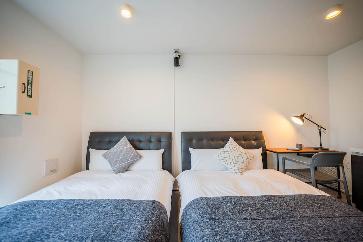 Deluxe Apartment, Non Smoking, Kitchenette | 1 bedroom, blackout drapes, free WiFi, bed sheets