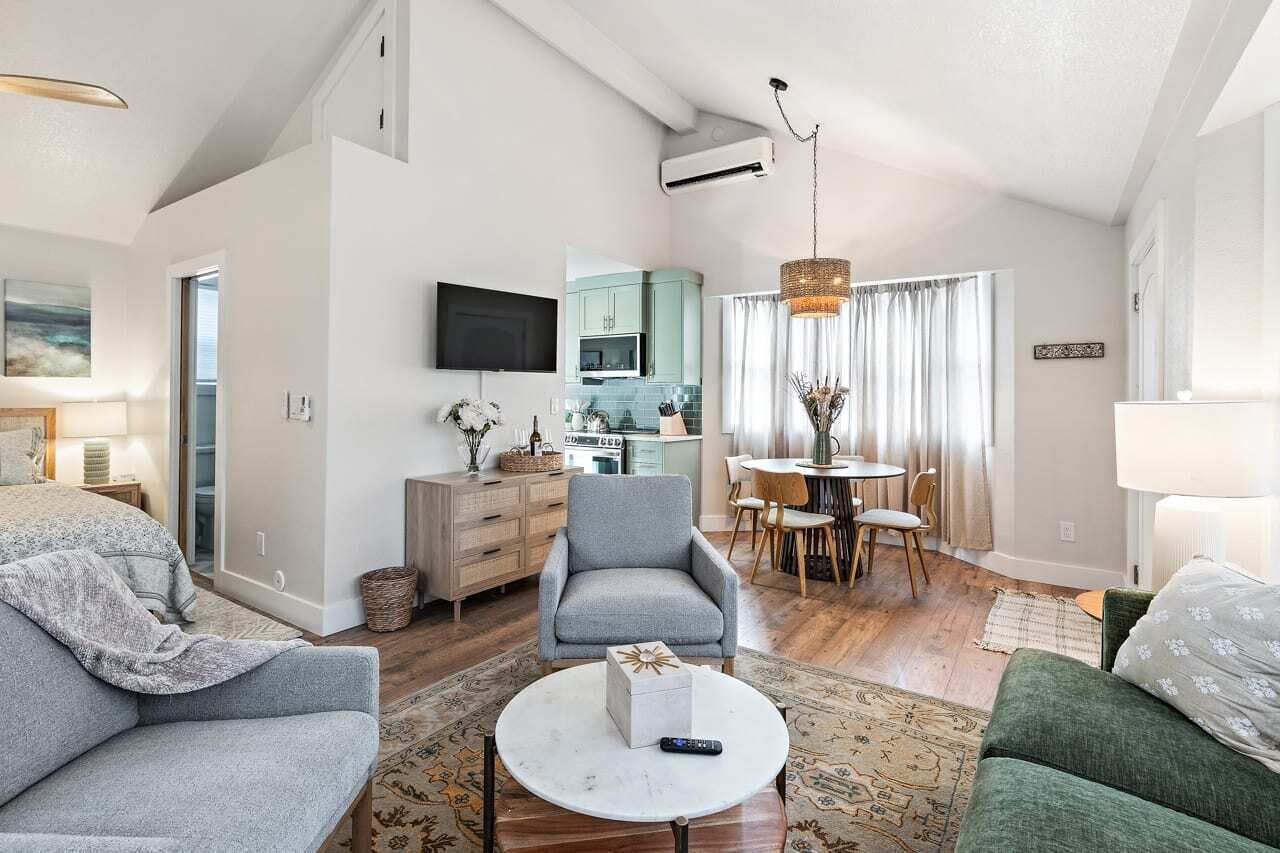 Televisión, estéreo y oficina 