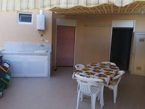 Appartement, 2 chambres, fumeurs, balcon | Enceinte de l’hébergement