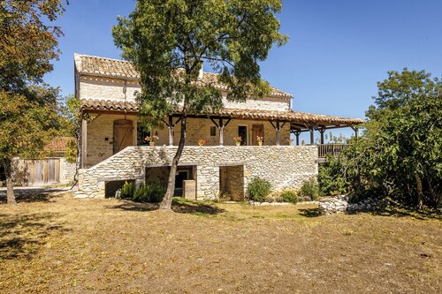 Nouyritte cette maison Quercynoise sans vis-à-vis a tout ce que vous cherchez!  