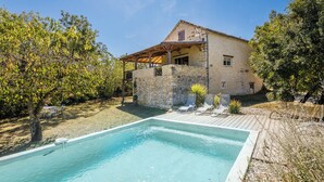 A stone house with a pool and outdoor seating. - Nouyritte, this house has everything you are looking for! (Villesèque)