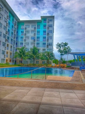 2 outdoor pools - Seawind Condo 2BR Near Samal and Airport (Davao)