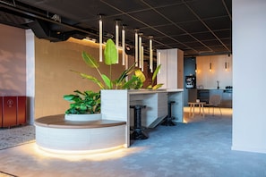 Lobby lounge