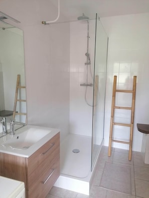 SĂšche-cheveux, papier toilette
