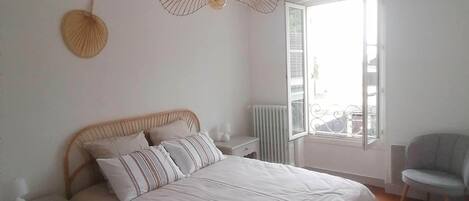 3 slaapkamers, een strijkplank/strijkijzer, wifi, beddengoed