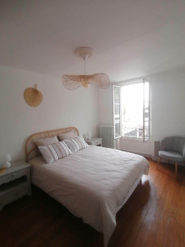 3 makuuhuonetta, silitysrauta/-lauta, Wi-Fi, vuodevaatteet