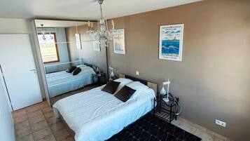 1 chambre, lit parapluie, Wi-Fi gratuit, draps fournis