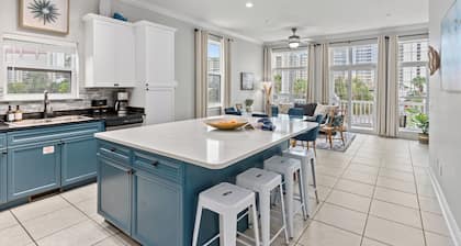 Tidal Charm by AvantStay | Walk to Beach, Community Pool, Balcony, Ocean Views