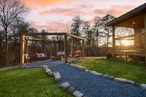 Property grounds - Pink Pines | AvantStay | Luxury Aesthetic Dream Home, Indoor Pool, Hot Tub (Sevierville)