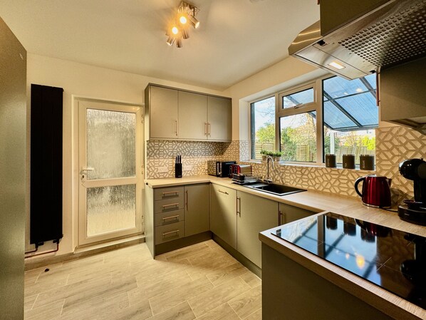 Private kitchen - Sandringham House MyShortLets (Cleethorpes)