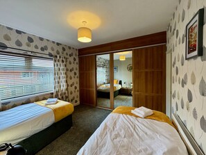 3 Schlafzimmer, Schreibtisch, Bügeleisen/Bügelbrett, kostenloses WLAN