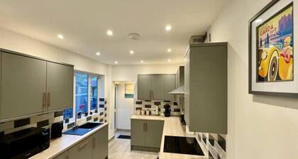 Crow Hill House – Contractors, Families, Holidays