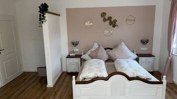 Double Room | Free WiFi, bed sheets