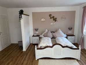 Double Room | Free WiFi, bed sheets - Der Moserhof (Oberaurach)