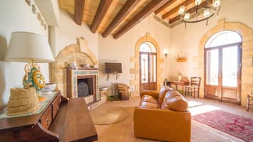Smart TV, fireplace