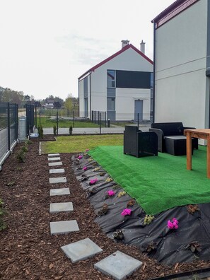 Garden - Apartment With Terrace Dębki by Renters (Krokowa)