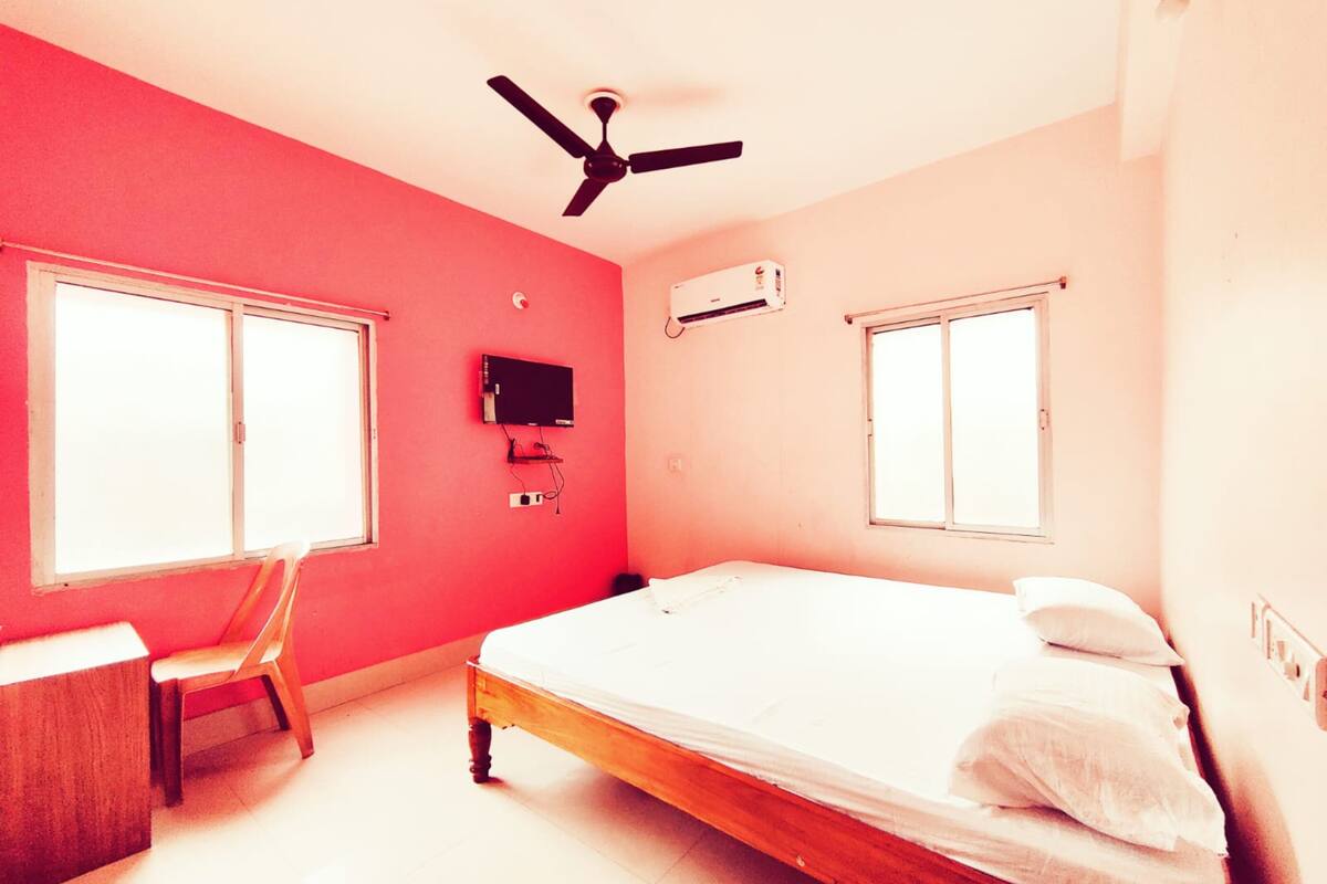 Deluxe Double Room, City View | Free WiFi, bed sheets