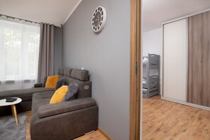 1 bedroom, iron/ironing board, bed sheets - Biała Mewa Apartment by Renters (Wladyslawowo)