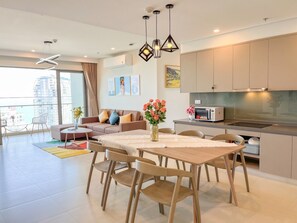 Classic Apartment | Shared kitchen | Fridge, microwave, rice cooker, cookware/dishes/utensils - The Song Sunny Canopy (Ho Chi Minh City)
