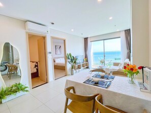 Caja de seguridad en la habitación y escritorio