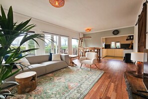 Smart TV, fireplace, table tennis - Beautiful holiday home with spacious garden (Voorthuizen)