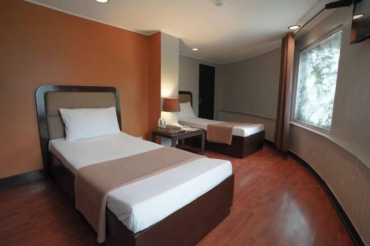 WiFi (free), bed sheets