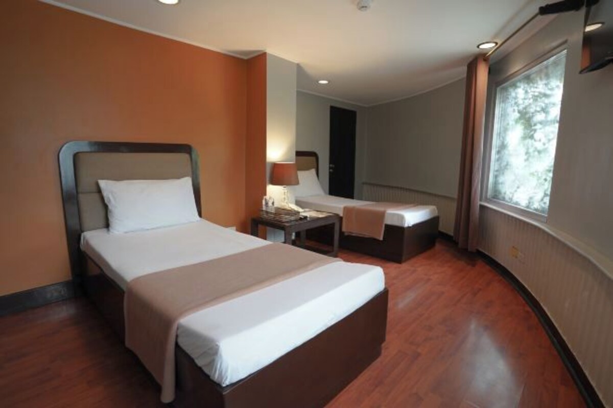 WiFi (free), bed sheets