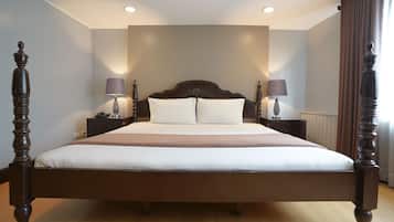 Habitació Deluxe, 1 llit de matrimoni gran, vistes a la ciutat | 1 dormitori, wifi gratuïta i roba de llit