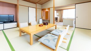 A traditional Japanese-style room with tatami flooring, a low wooden table, and a television. - Tabist Healthy Pal Akagi (Shibukawa)
