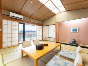 傳統客房, 非吸煙房 (Japanese -Western) | 書桌、熨斗/熨衣板、免費無線上網