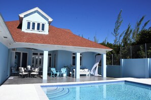 Outdoor pool - Secure 2-bedroom retreat, outdoor kitchen & saltwater pool oasis. Beach nearby (Nassau)