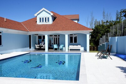 2-bedrooms, outdoor kitchen, with saltwater pool, AC, WiFi