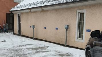 Ubetjent parkering (SEK 50 per dag)