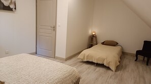 2 chambres, fer et planche à repasser, lit parapluie, Wi-Fi gratuit