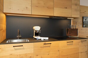 Kühlschrank, Ofen, Herdplatte, Geschirrspüler