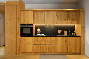 Kühlschrank, Ofen, Herdplatte, Geschirrspüler