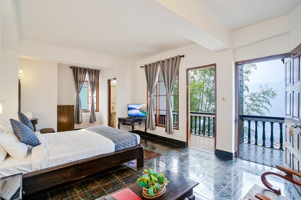 Executive Room | Egyptian cotton sheets, premium bedding, down comforters