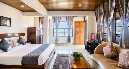 Sparrow Cherry Resort 2 min walk To MG Marg