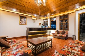 Reception - Sparrow Cherry Resort 2 min walk To MG Marg (Gangtok)