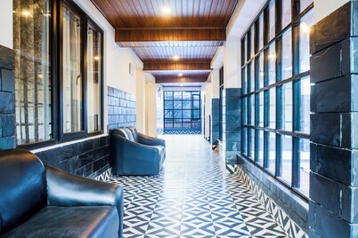 Sparrow Cherry Resort 2 min walk To MG Marg