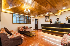 Reception - Sparrow Cherry Resort 2 min walk To MG Marg (Gangtok)