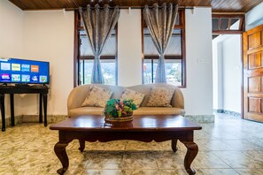 Executive Room | Egyptian cotton sheets, premium bedding, down comforters