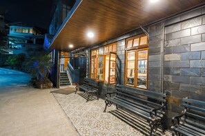 Vista frontal de la propiedad