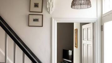 Hallway leaning to stairwell