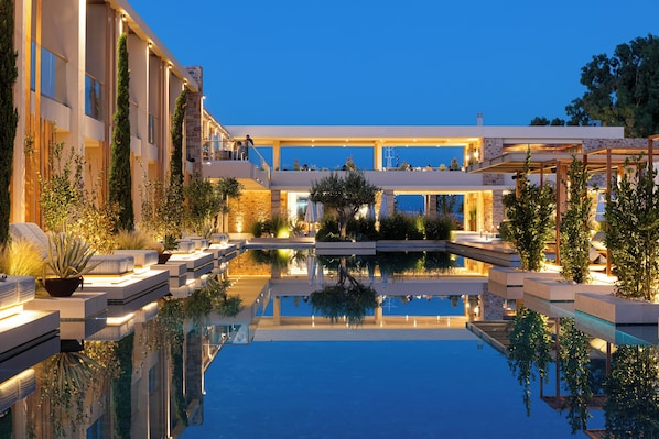 Seasonal outdoor pool
