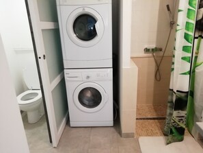 Hårtørrer, håndklæder, Toiletpapir