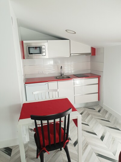 Apartamento  aogedor con Jacuzzi para disfrutar con tu pareja.