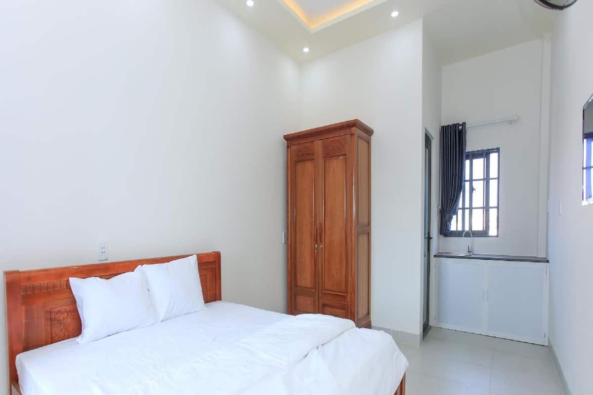 Economy Apartment, 1 Double Bed | 1 bedroom, desk, laptop workspace, free WiFi
