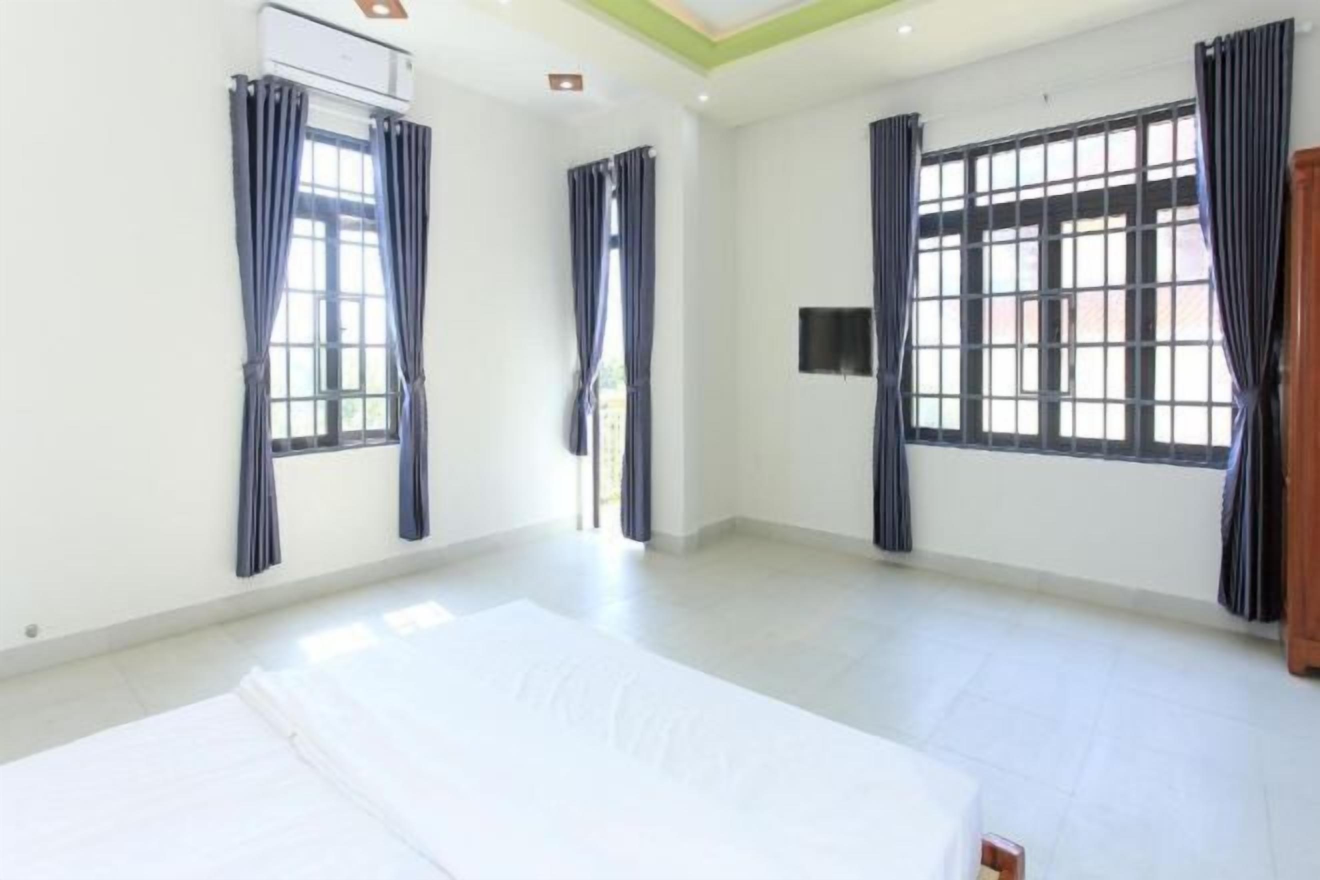 Bureau, espace de travail pour ordinateur portable, Wi-Fi gratuit