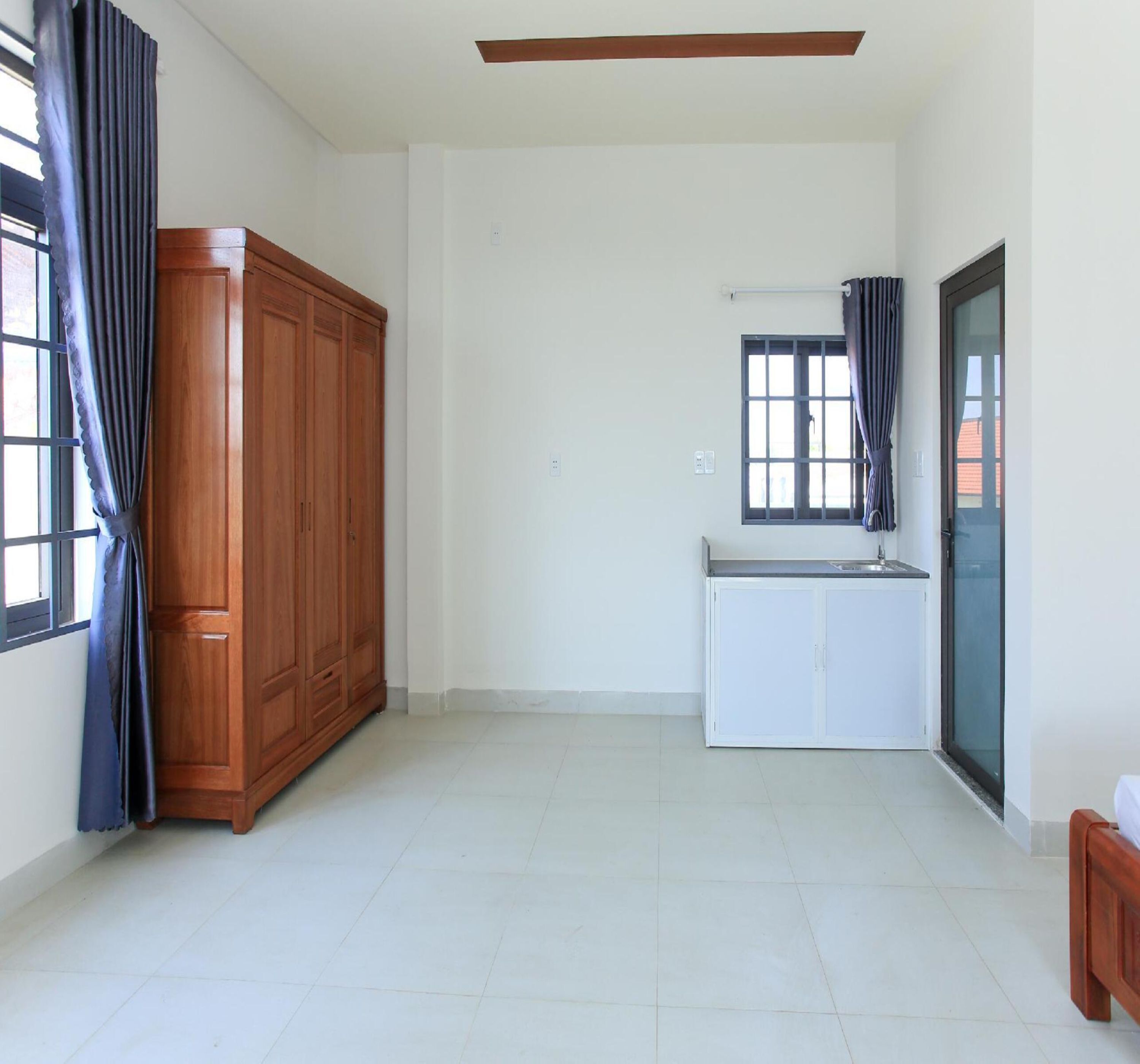 Family Room | Desk, laptop workspace, free WiFi, bed sheets